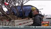 开着超员货车 驾驶员玩起“大变活人”