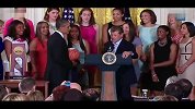 NCAA-13年-奥巴马接见NCAA女篮冠军 合影被长“兔耳朵”-花絮