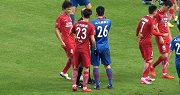 秦升故态复萌飞铲胡尔克 主裁判毫不犹豫出示黄牌
