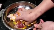 川菜师傅教你酥肉的正确做法，掌握了这些小技巧，炸出来的酥肉外酥里嫩