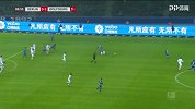 第86分钟沃尔夫斯堡球员扬尼克·格哈特抢断成功