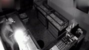 金店百万黄金被盗空 小偷进入店铺敲打无人察觉