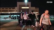 惊！男篮主力周琦现场抓劳工 PP体育记者无奈沦为机场搬运工