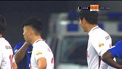王杰意外犯规染黄送任意球 刘奕鸣抱怨不停吃黄牌