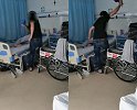 警方通报儿子用拖鞋殴打病床上的父亲：行政拘留