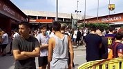 西甲-1718赛季-万人空巷！诺坎普外巴萨粉丝排长龙 为见1.45亿先生54秒走不到头-专题