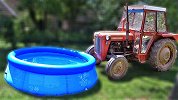 充气游泳池结实吗？老外开拖拉机实验，网友：这下省的浇地了！