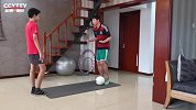 圆月弯刀怎么练？亚泰教练姜鹏翔来教你 屈膝摆腿样样不能马虎