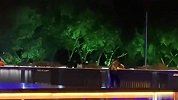 四川自贡一男子拽女子跳河，警方：两人被救后送医治疗，正在调查中