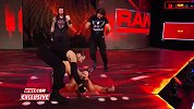WWE-17年-RAW第1278期赛后花絮 米兹上演一人双簧 惨遭捍卫者拆穿毒打-花絮