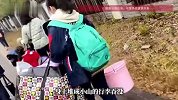 初中生独自背被褥、蚊帐搭地铁，行李在背上堆成“小山”