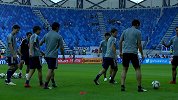 日本越南大战在即 两队球员赛前热身紧张严肃
