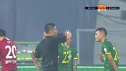 第25分钟重庆当代球员刘乐黄牌