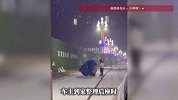夫妻俩雪天执意送大姨回家，当事人：大姨在后座偷偷放了50块钱