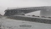大水来得太汹涌，大桥瞬间坍塌，场面太可怕！
