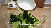 凉拌黄瓜，千万不要先放盐，教你一个小技巧，清脆爽口解油腻