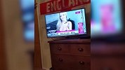 注孤生！英格兰球迷拨打成人电视热线却只高唱《足球回家》