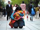 起底90后生9娃视频背后推手 曾策划母亲抱娃跪行广州被质疑