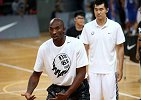 王仕鹏转发科比采访视频：看看老大怎么面对失败的调侃