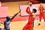 实力碾压啊！王哲林内线连续强打一己之力打爆整个澳洲队