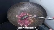 传统葱爆羊肉最忌上浆，肉片鲜嫩葱香浓郁有诀窍，三碗米饭不够吃