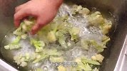 大碗花菜有人焯水，有人直接炒，难怪不好吃，厨师长教你正确做法
