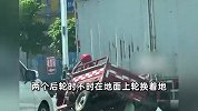 大叔骑三轮车大街上疯狂炫技，两后轮频繁轮换着地