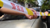 广东英德一小车越过道路中心线与对向货车正面碰撞 致6人死亡