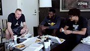勇士新秀尝试塞尔维亚食物 酸奶喝出了北京豆汁儿的感觉