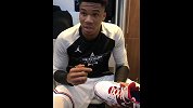 看看字母哥这鞋如何 各种文字加持可惜难或全明星MVP