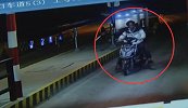 男子骑电动自行车闯高速后被撞身亡 家属状告收费站