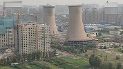 河北西郊热电厂2座泠却塔成功爆破 瞬间被夷为平地