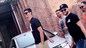 微微一笑！驾车球迷朝库尔图瓦高喊“Hala Madrid”
