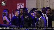 英超-1415赛季-巴神身着奇异黑夹克现身时尚盛典 随友狂欢至深夜-新闻
