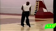 篮球-14年-珍贵历史画面！篮球之神乔丹斗牛打爆对手-专题
