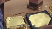 非洲土法处理金箔，鹅毛一扫嘴一吹，让人大开眼界！