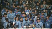 上港球迷营造魔鬼主场 川崎远征军信心满满女球迷笑容灿烂