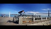 极限-15年-国外牛人演绎高难度自行车技巧-花絮