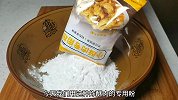 炸小河鱼时，用面粉还是淀粉，教你简单做法，酥脆好吃不回软