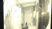 就不嫌味儿大？小区前保安扫楼式偷200双男鞋 每双卖5至10