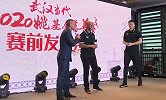 闹了笑话！于嘉邀请马布里上台发言 老马没听明白站起来直接坐下