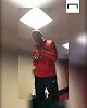 别让足球运动员拿到麦克风！戴维斯姆巴佩歌声感人 伊瓜因太投入