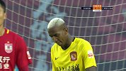 恒大左路45度送精妙传中 塔利斯卡前插冲顶高出横梁