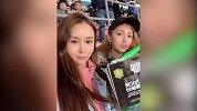 爱的鼓励！张稀哲妻子现场看亚冠给老公加油助威