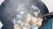 当垃圾的鸡蛋壳，没想到村里老人用它炒一炒，作用竟然这么多