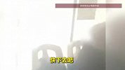 男子乘公交坐过站又踹门又骂司机，目击者发声