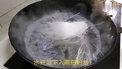 我家松花蛋都是这样吃，加两把粉丝，轻松做一下，超级的美味