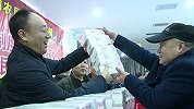 笑得合不拢嘴！西安一村庄年底分红2043万 一摞摞现金堆成山
