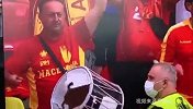 鼓都破了还在敲！北马其顿两连败出局 球迷大叔不离不弃为其助威