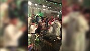 民族风！惨败仍是球迷盛宴 沙特拥趸击鼓舞蹈